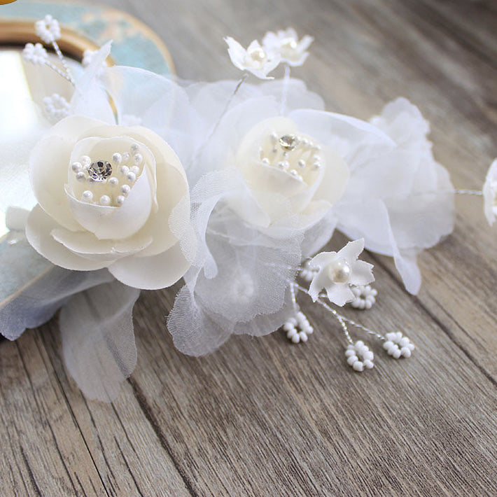 Wedding White big voile flower hair pin Description: hair pin  material: voile,pearl,glass beads  color:white  size:18*10cm