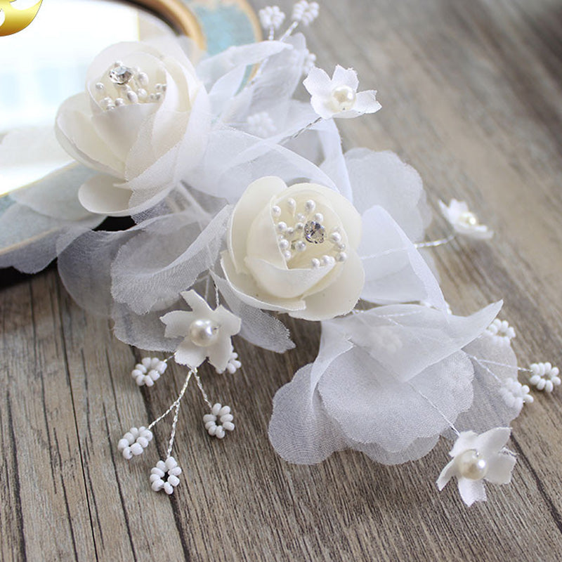 Wedding White big voile flower hair pin Description: hair pin  material: voile,pearl,glass beads  color:white  size:18*10cm