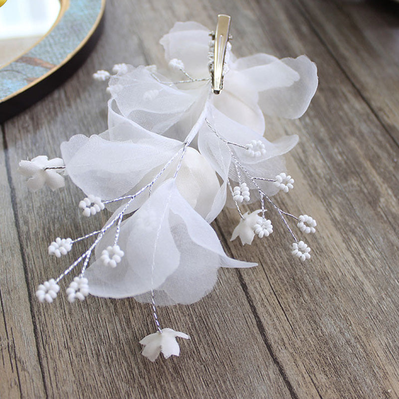 Wedding White big voile flower hair pin Description: hair pin  material: voile,pearl,glass beads  color:white  size:18*10cm